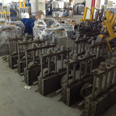 液壓上下抽塑機(jī) 價(jià)格、廠家與產(chǎn)品全覽——余姚市綠島橡塑機(jī)械設(shè)備